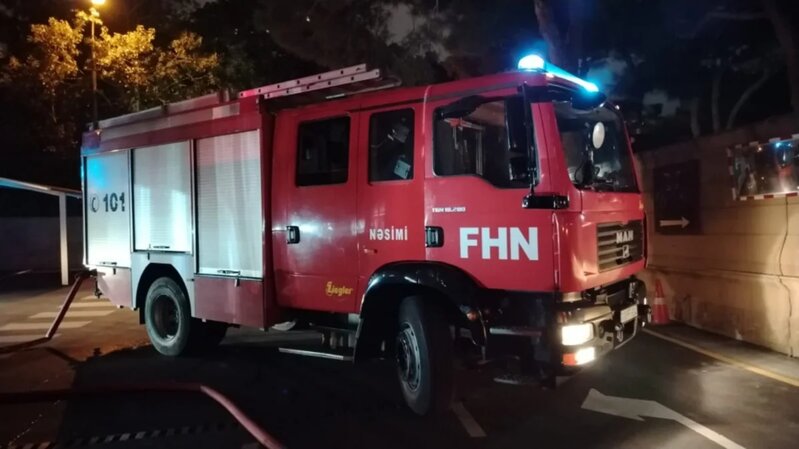 Nərimanov rayonunda çoxmərtəbəli binada yanğın olub, sakinlər təxliyə edilib
