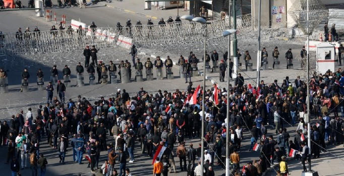 İranlılar onlarla şəhərdə kütləvi aksiya keçirdi