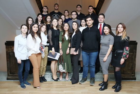 Leyla Əliyeva Seçenov adına Dövlət Tibb Universitetinin Bakı filialında poeziya gecəsində iştirak edib - FOTO