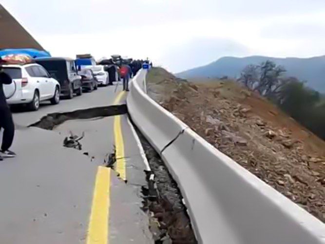 Qarabağdan köçən ermənilərə görə Xankəndi-Gorus yolu çökdü - FOTO