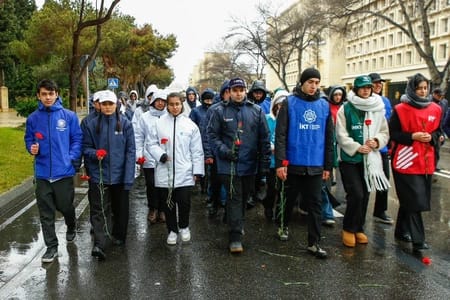 Azərbaycan könüllüləri 20 Yanvar şəhidlərinin xatirəsini yad ediblər - FOTOLAR