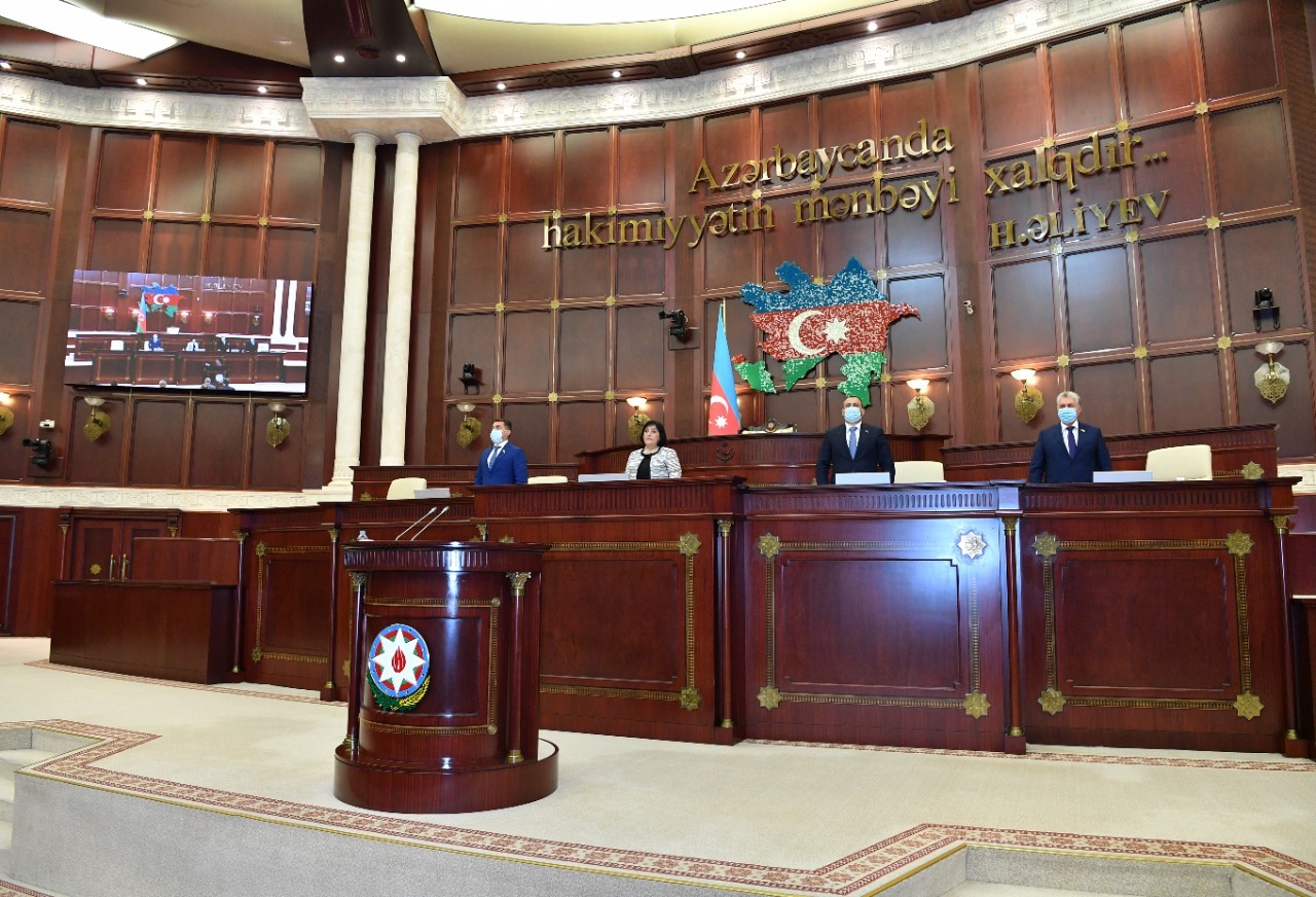 Pedaqoji fəaliyyətlə məşğul olması qadağan edilən şəxslərlə əmək müqaviləsi bağlayanlar cərimələnəcək