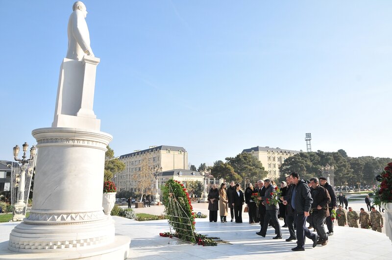 Abşeron rayonunda Ulu Öndər Heydər Əliyevin anım günü dərin ehtiramla qeyd olunub - FOTOLAR