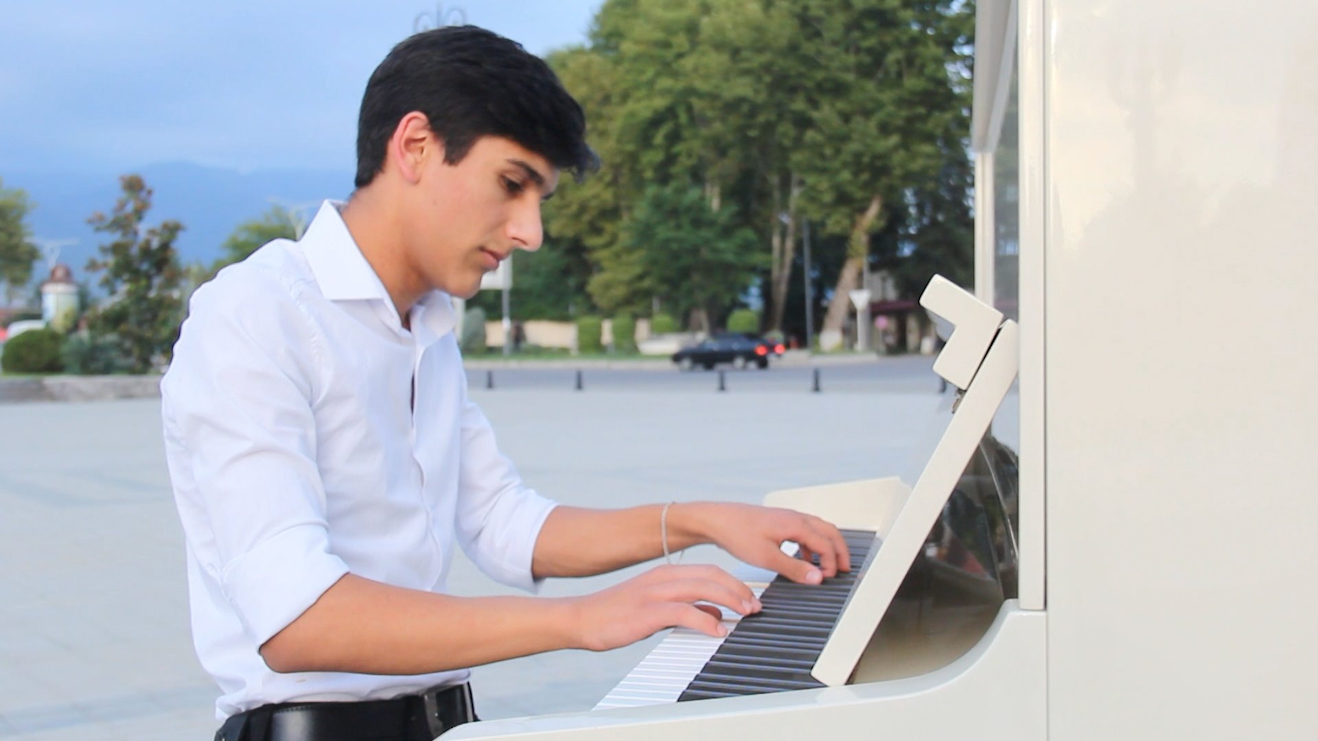 İsmayıllıdan olan gənc pianoçunun ifası izlənmə rekordu qırıb - VİDEO