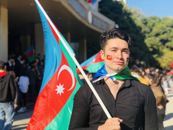 BDU-dan Bayraq Gününə töhfə: "Üç rəngin kölgəsində!" - FOTO/VİDEO
