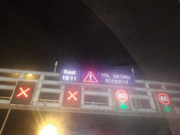 Aeroport yolunda zəncirvari qəza: Beş avtomobil toqquşdu, tıxac yarandı - FOTO
