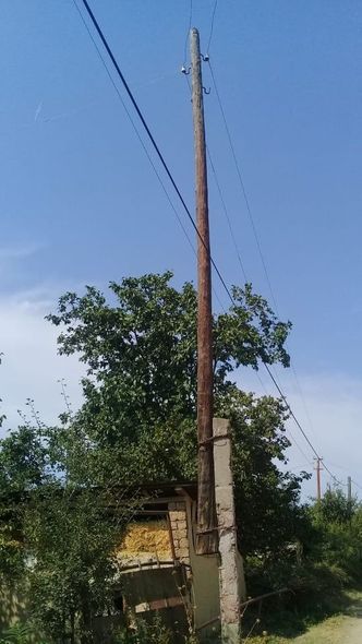 Oxu.Az işıqlandırdı, Qusarda keçən əsrdən qalmış elektrik dirəkləri dəyişdirildi - FOTO