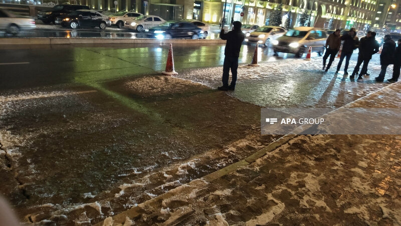 Bakıda yol çökdü: Tıxac yarandı – FOTO