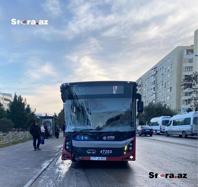 Bakıda avtobuslar sürüşərək toqquşdu - FOTO