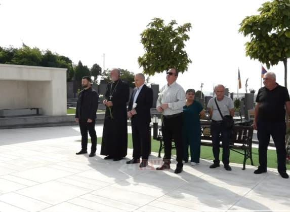 Üçü Bakıda, biri İrəvanda - O biri isə qəbiristanlıqda... - FOTO