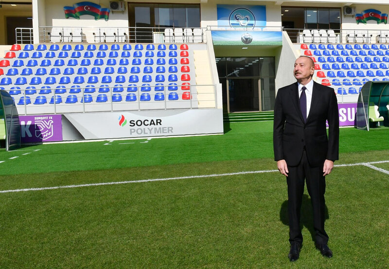 Prezident Sumqayıt şəhər stadionunda yaradılan şəraitlə tanış olub - FOTO