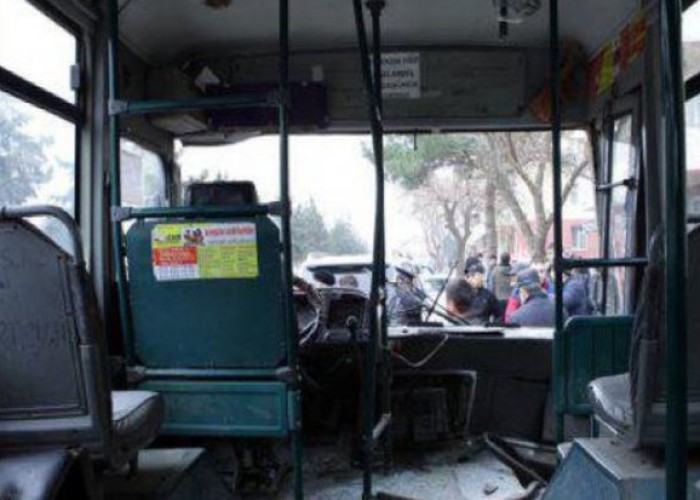 Gəncədə iki sərnişin avtobusu toqquşdu
