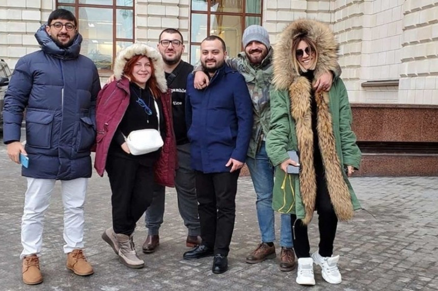 "Dedi ki, barışmasanız efirdə sizi biabır edəcəm"