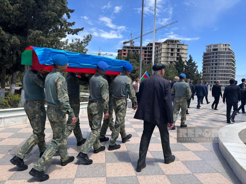 Sumqayıtda Birinci Qarabağ müharibəsinin şəhidi dəfn edildi - FOTOLAR