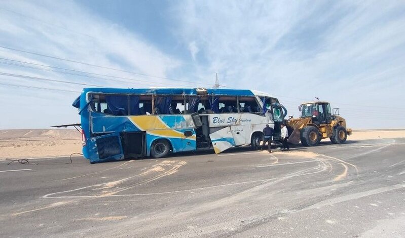 Azərbaycanlı turistləri daşıyan avtobus Misirdə qəzaya uğradı - YARALANANLAR VAR