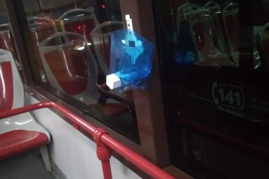 Sərnişinlər marşrut avtobuslarında 50-dən çox dezinfeksiya dispenserini sındırıb