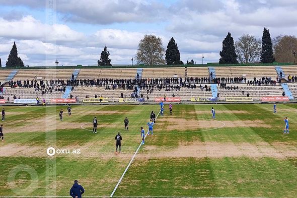 Gəncə şəhər stadionu bərbad vəziyyətə düşdü - FOTO