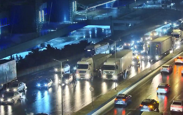 Bakıda buza görə bu yol bağlandı