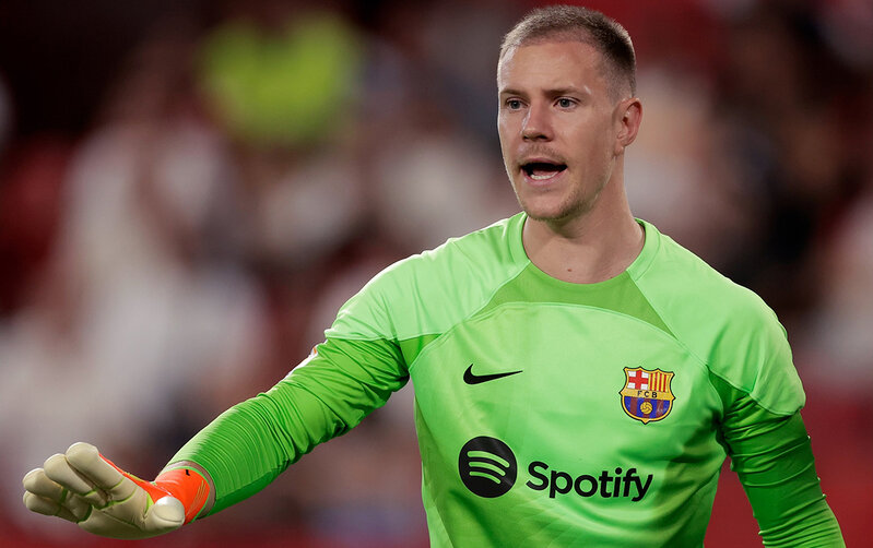 Məşhur futbolçu mediaya məlumat ötürür? - 