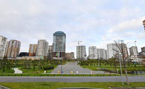 İlham Əliyev Bakıda Mərkəzi Parkın ikinci hissəsinin açılışında iştirak etdi - FOTOLAR