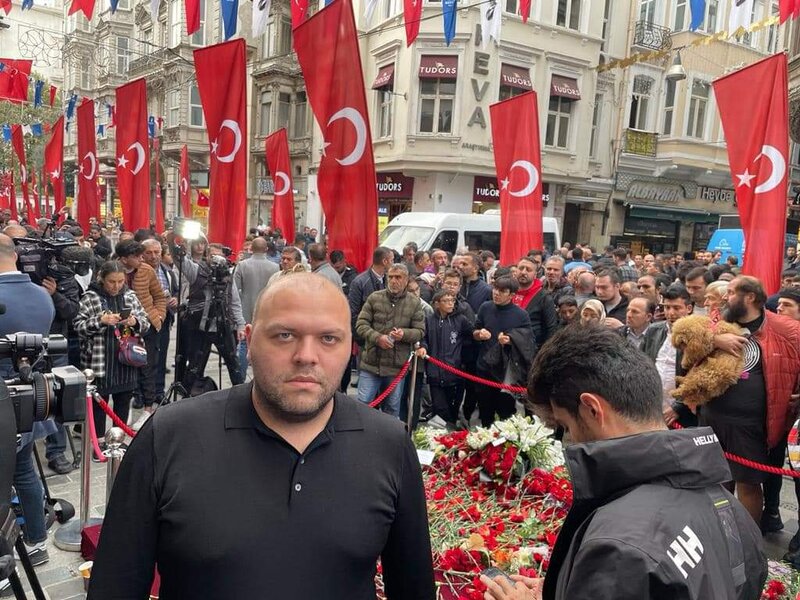 Azərbaycanlı jurnalistlər İstanbulda terror qurbanlarının xatirəsini yad ediblər - FOTO