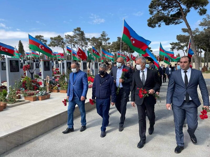 Binəqədi rayonunda Vətən Müharibəsi Şəhidlərinin xiyaban kompleksləri ziyarəti edildi - FOTOLAR