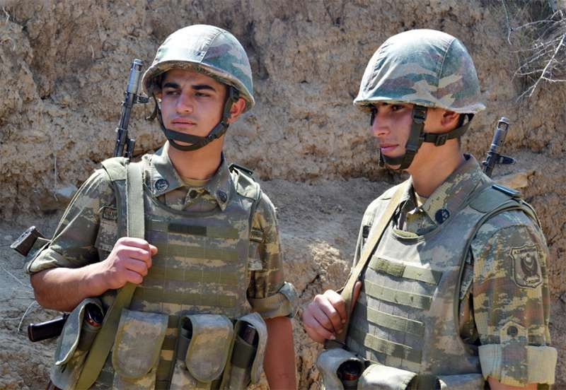 Azərbaycan əsgəri xalqa səsləndi: "Biz sizin üçün xidmətdəyik, siz də bizim üçün evdə qalın!" - VİDEO