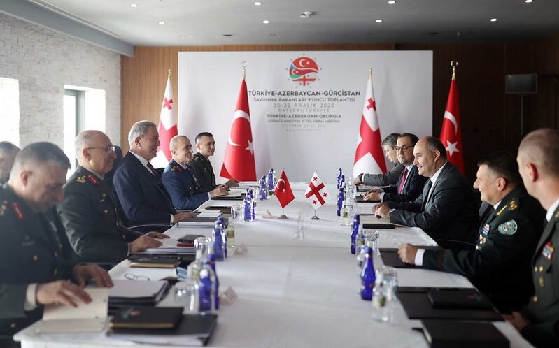 Türkiyə və Gürcüstanın müdafiə nazirləri görüşdü
