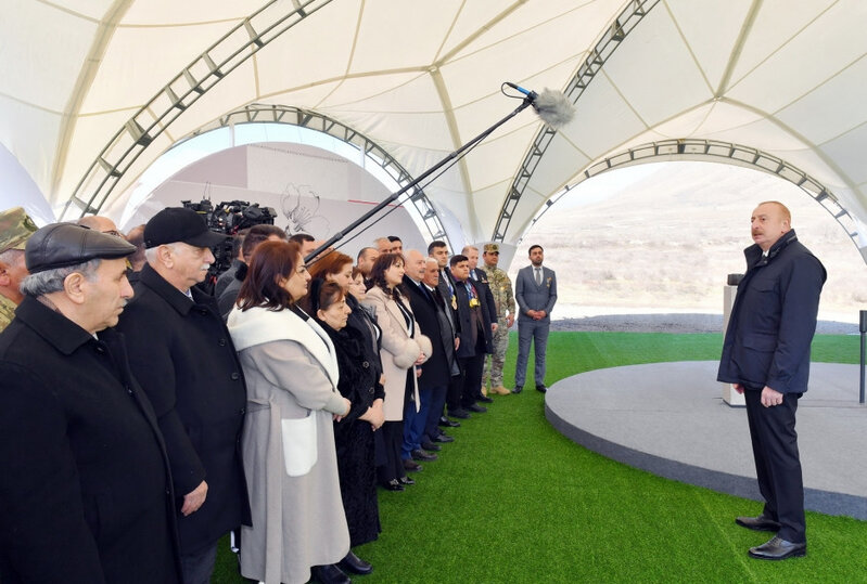 Prezident Xocalıda soyqırımı memorialının təməlini qoyub, Xankəndidə olub - YENİLƏNİB