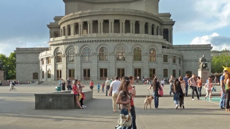 Samirə Ermənistana getdi, Paşinyana mesaj verdi