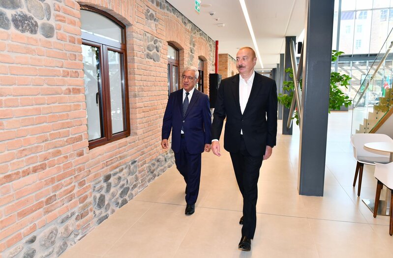 Prezident Qazax Müəllimlər Seminariyasında yaradılan şəraitlə tanış olub - FOTO