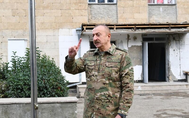 İlham Əliyev işğaldan azad edilmiş torpaqlarda bayrağımızı ucaltdı - VİDEO