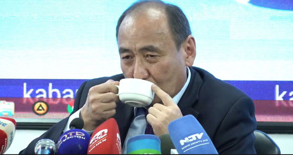 Soyuq içilsə xəstəni, isti halda isə COVID-19-u öldürən cövhər hazırlanıb - FOTO