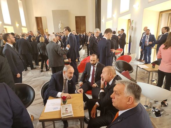 Azərbaycan, Türkiyə və Ermənistan liderlərinin qeyri-rəsmi görüşündən görüntülər - VİDEO