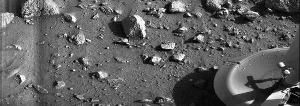 Mars roveri qırmızı planetdən ilk rəngli görüntüləri göndərdi - FOTO