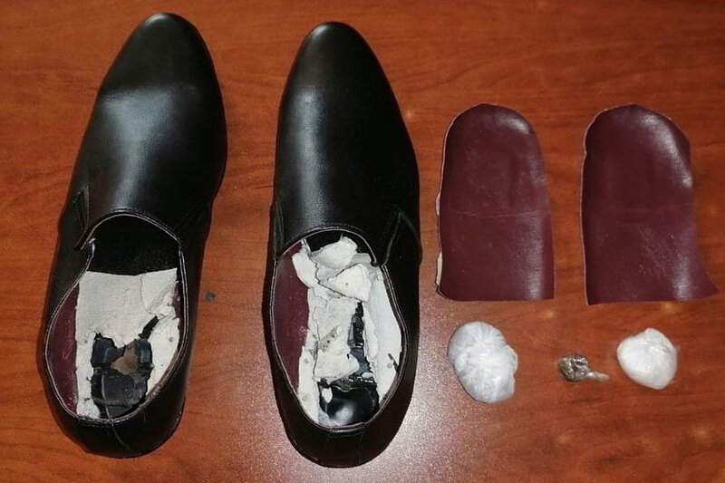 Bakıda məhkuma göndərilən ayaqqabıdan heroin çıxdı