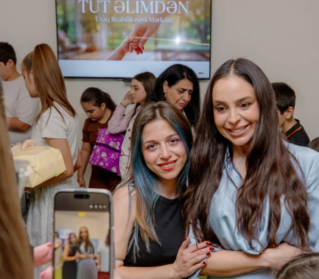 Prezidentin qızı və gəlini Sosial Reabilitasiya Mərkəzində - Fotolar