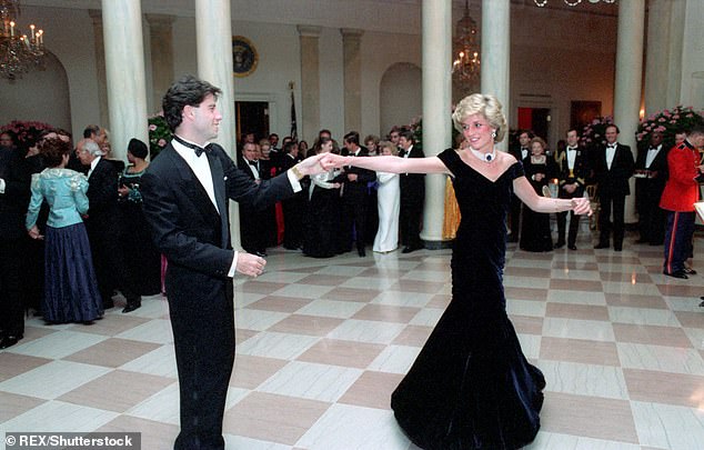 Şahzadə Diananın Con Travolta ilə rəqs edərkən geyindiyi paltar hərracda satılmadı - FOTO