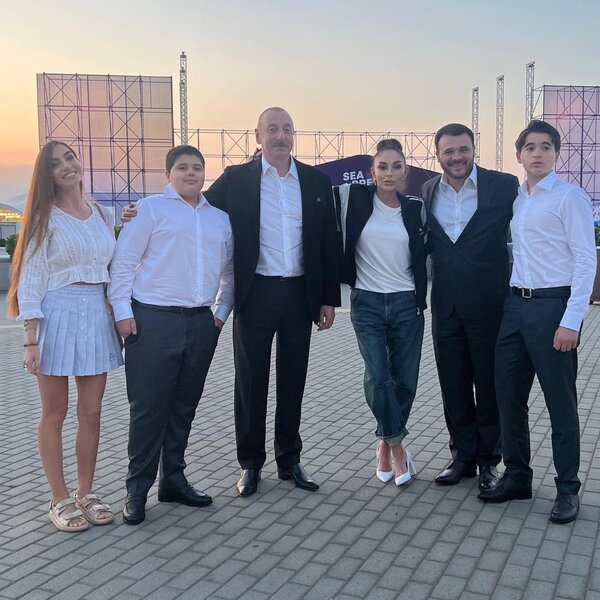 Emin Ağalarov Prezident İlham Əliyev və ailə üzvləri ilə FOTOLARINI PAYLAŞDI