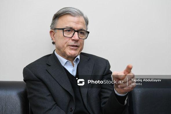 Sabiq nazir paraşütdən yerə çırpılıb: 