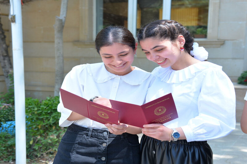 Bakıda 1751 nəfər məktəbi fərqlənmə attestatı ilə bitirdi