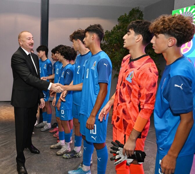 Prezident İlham Əliyev FIFA U-15 dünya çempionatının və festivalının açılış mərasimini izləyib - FOTOLAR