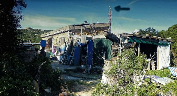 Adada 31 il tənha yaşayan sakini evindən çıxartmaq istəyirlər - FOTO