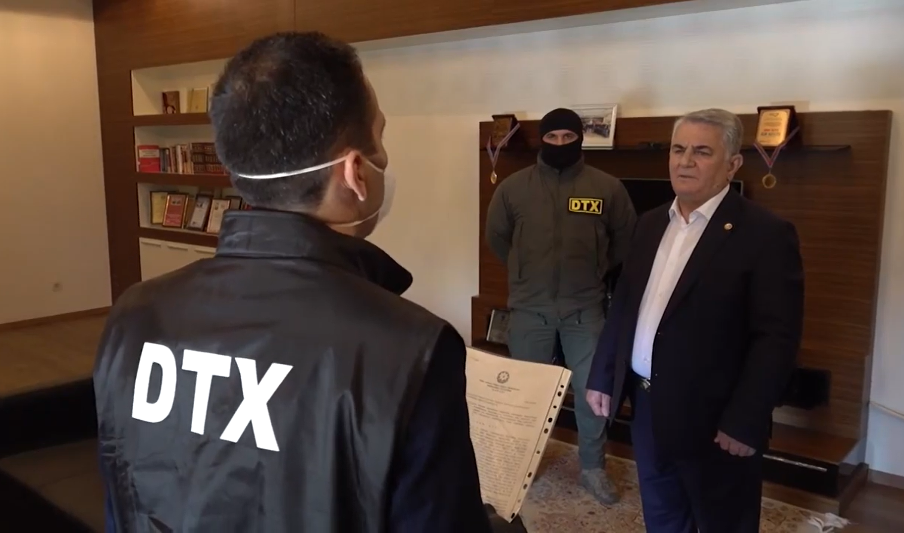 Azərbaycanda icra başçısı belə tutuldu: "Beş yüz adama yardım edək, 200-300-nü götürərik" - ANBAAN VİDEO