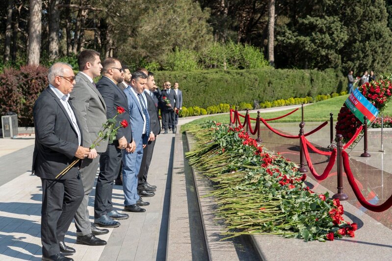 İCMA üzvləri Fəxri xiyabanı ziyarət etdilər - FOTO