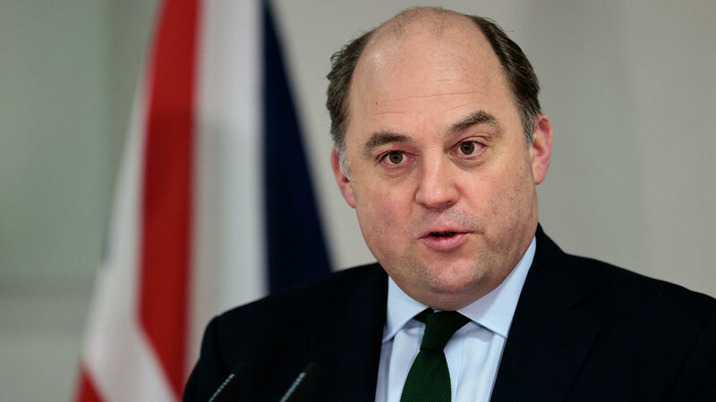 Britaniyanın müdafiə naziri rusiyalı həmkarı ilə Ukraynanı müzakirə etdi