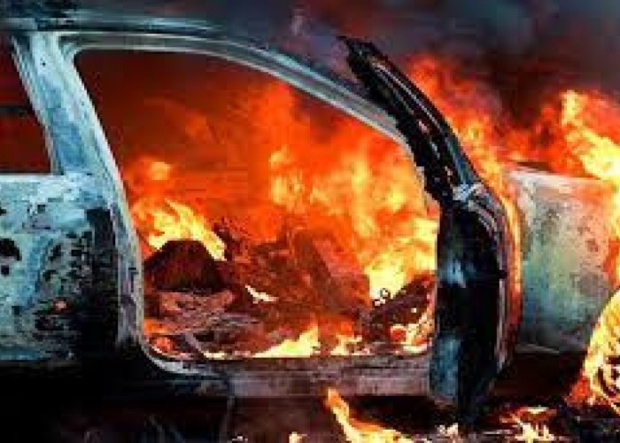 Qobustanda avtomobil YANDI