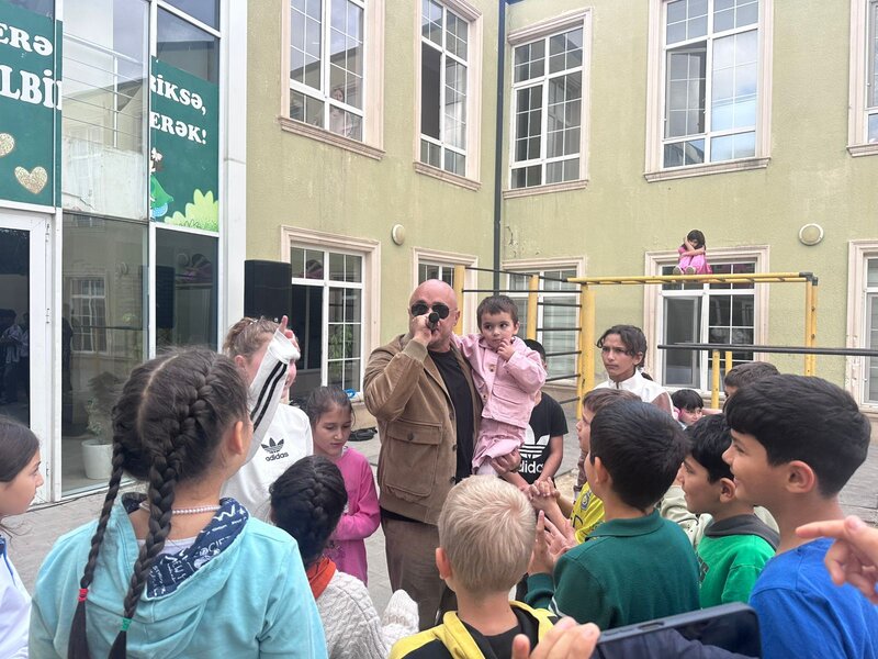 Miri Yusif doğum gününü kimsəsiz uşaqlarla keçirdi - FOTOLAR