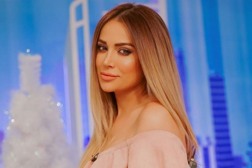 "Ailələrə kömək etdiyini paylaşmaq reklamdır" - Nigar tənqid etdi