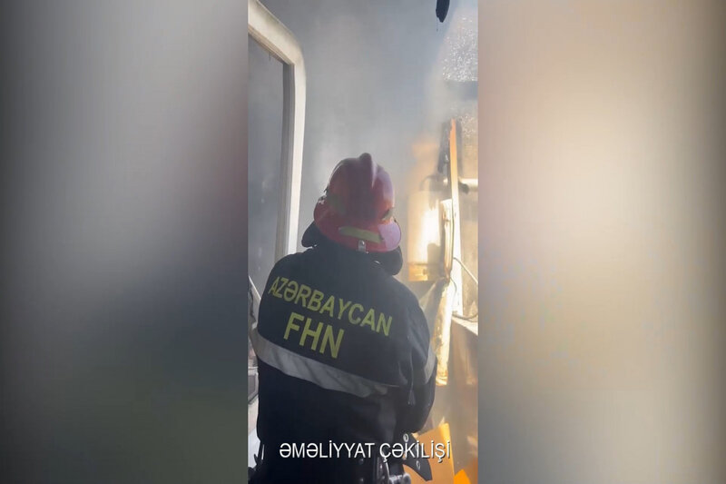 Bakıda bina yandı: 12 nəfər təxliyə edildi